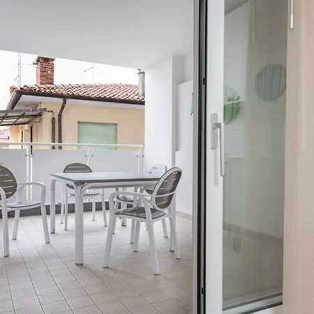 Blu Indaco Линьяно-Саббьядоро